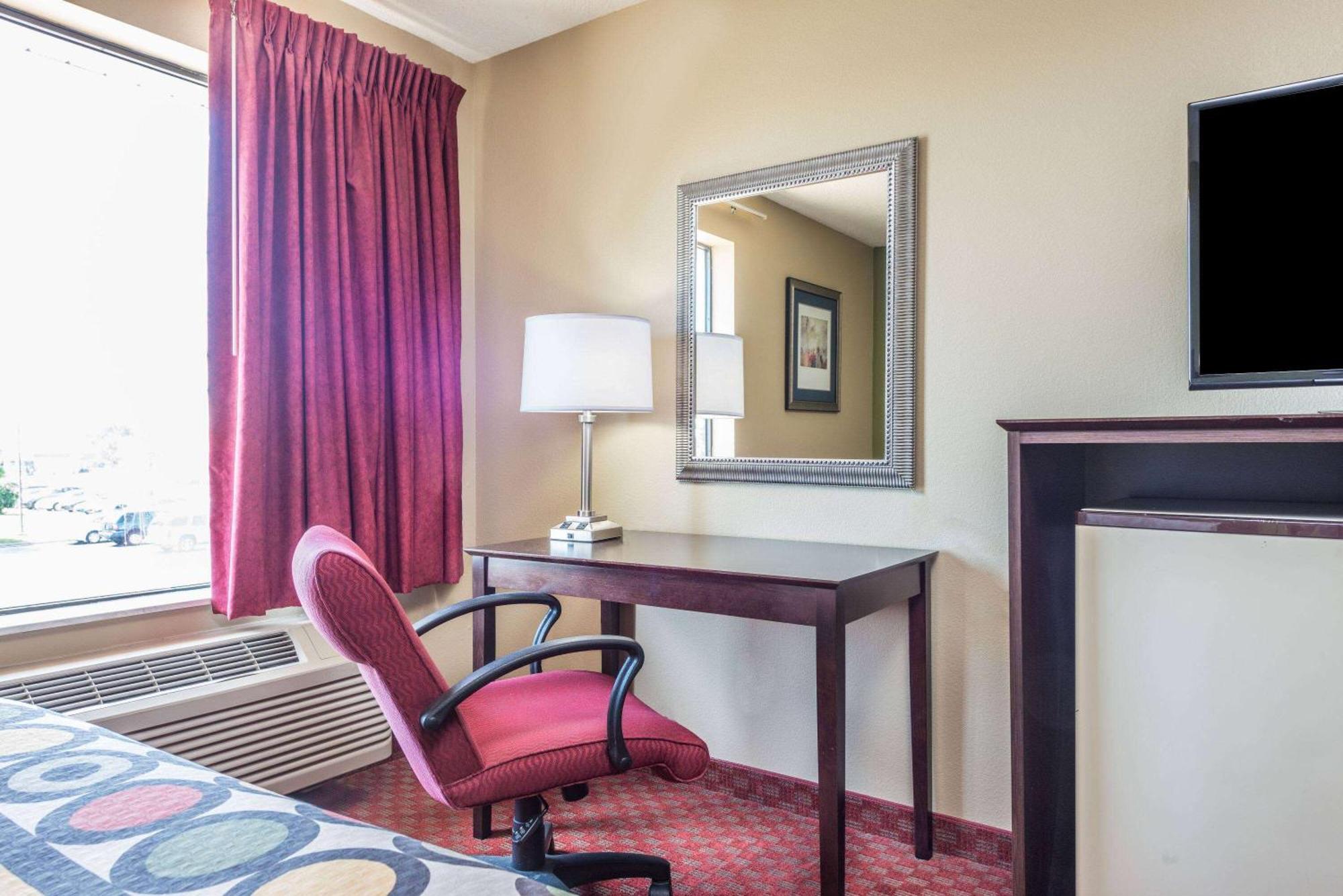 Готель Super 8 By Wyndham Troy Il/St. Louis Area Екстер'єр фото