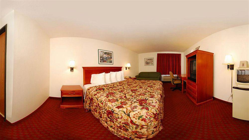 Готель Super 8 By Wyndham Troy Il/St. Louis Area Екстер'єр фото