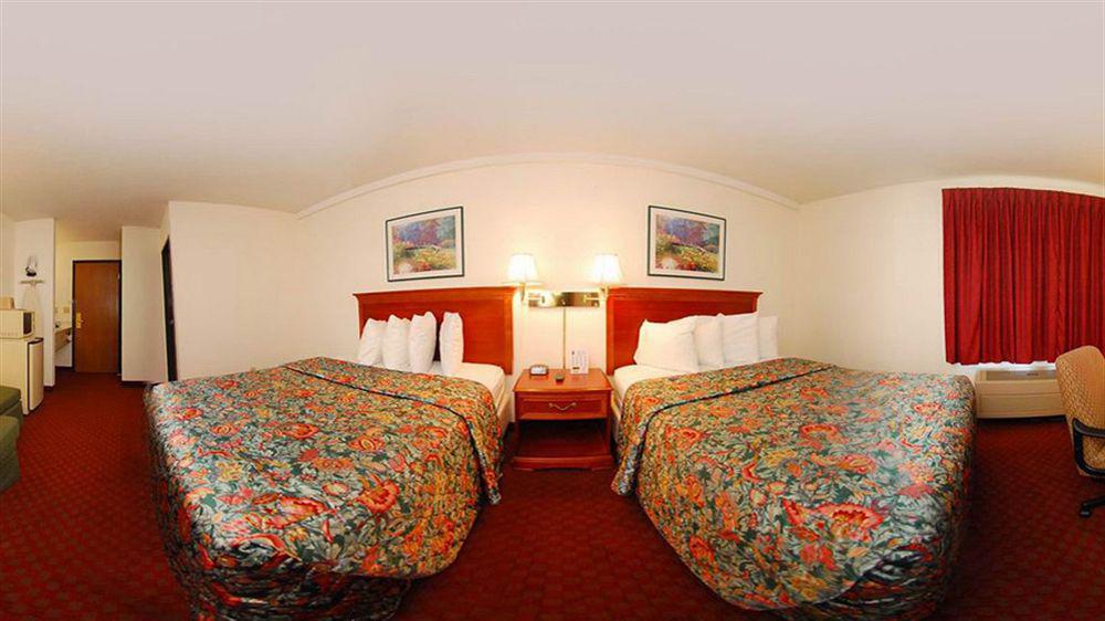 Готель Super 8 By Wyndham Troy Il/St. Louis Area Екстер'єр фото